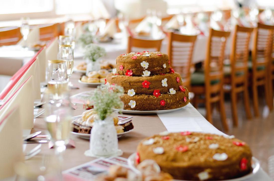 Hotel Bila Ruze Писек Экстерьер фото