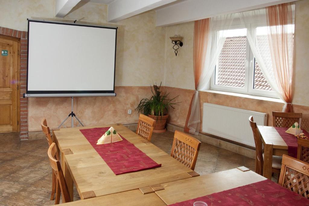 Hotel Bila Ruze Писек Экстерьер фото