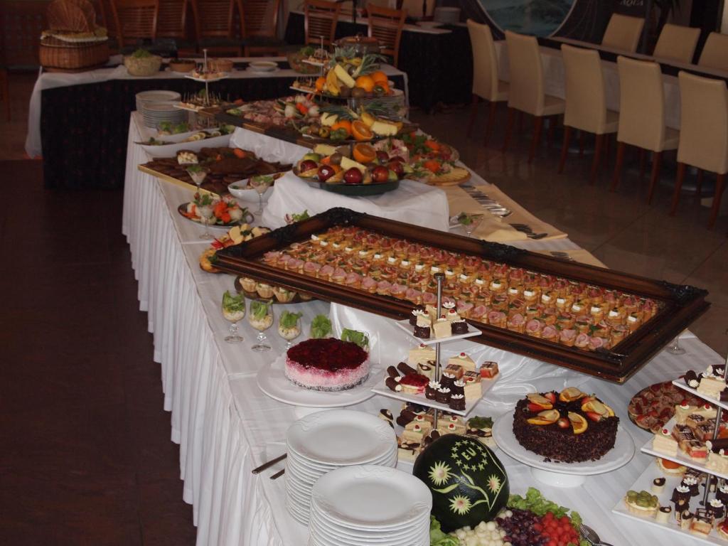 Hotel Bila Ruze Писек Экстерьер фото