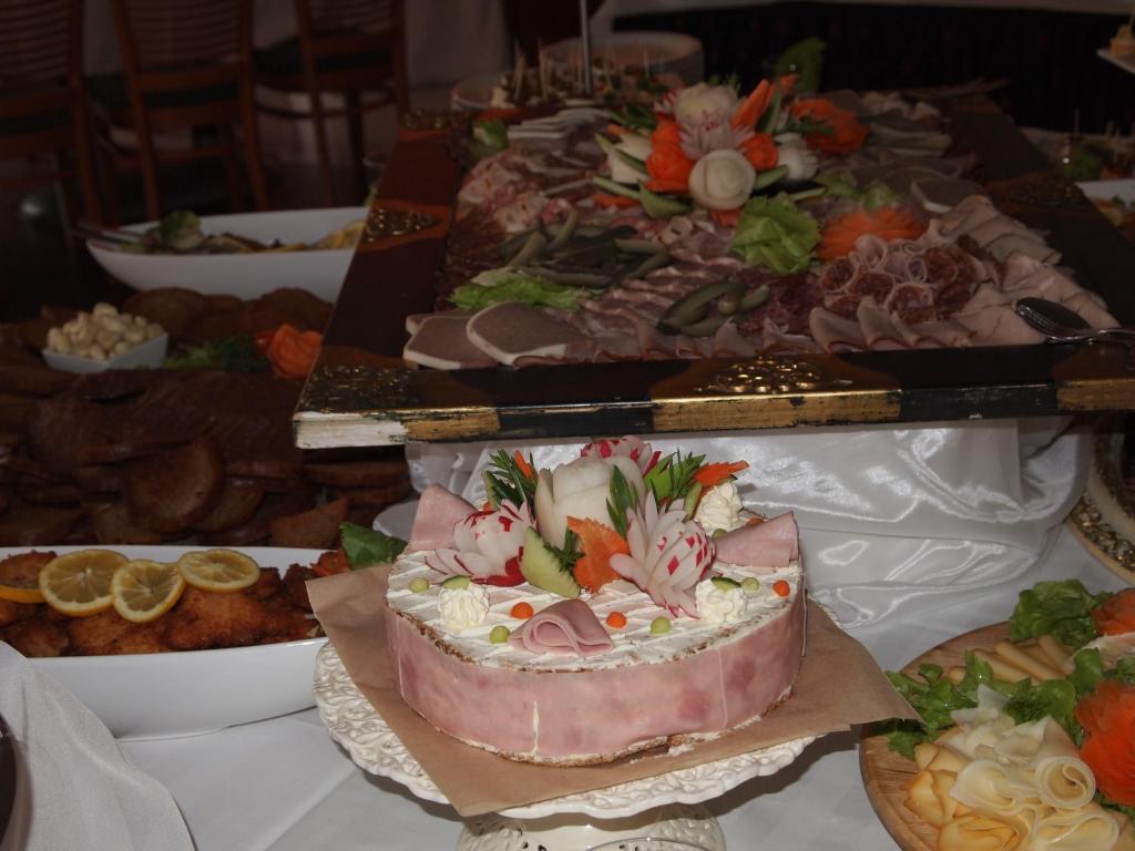 Hotel Bila Ruze Писек Экстерьер фото