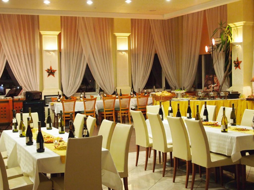 Hotel Bila Ruze Писек Экстерьер фото