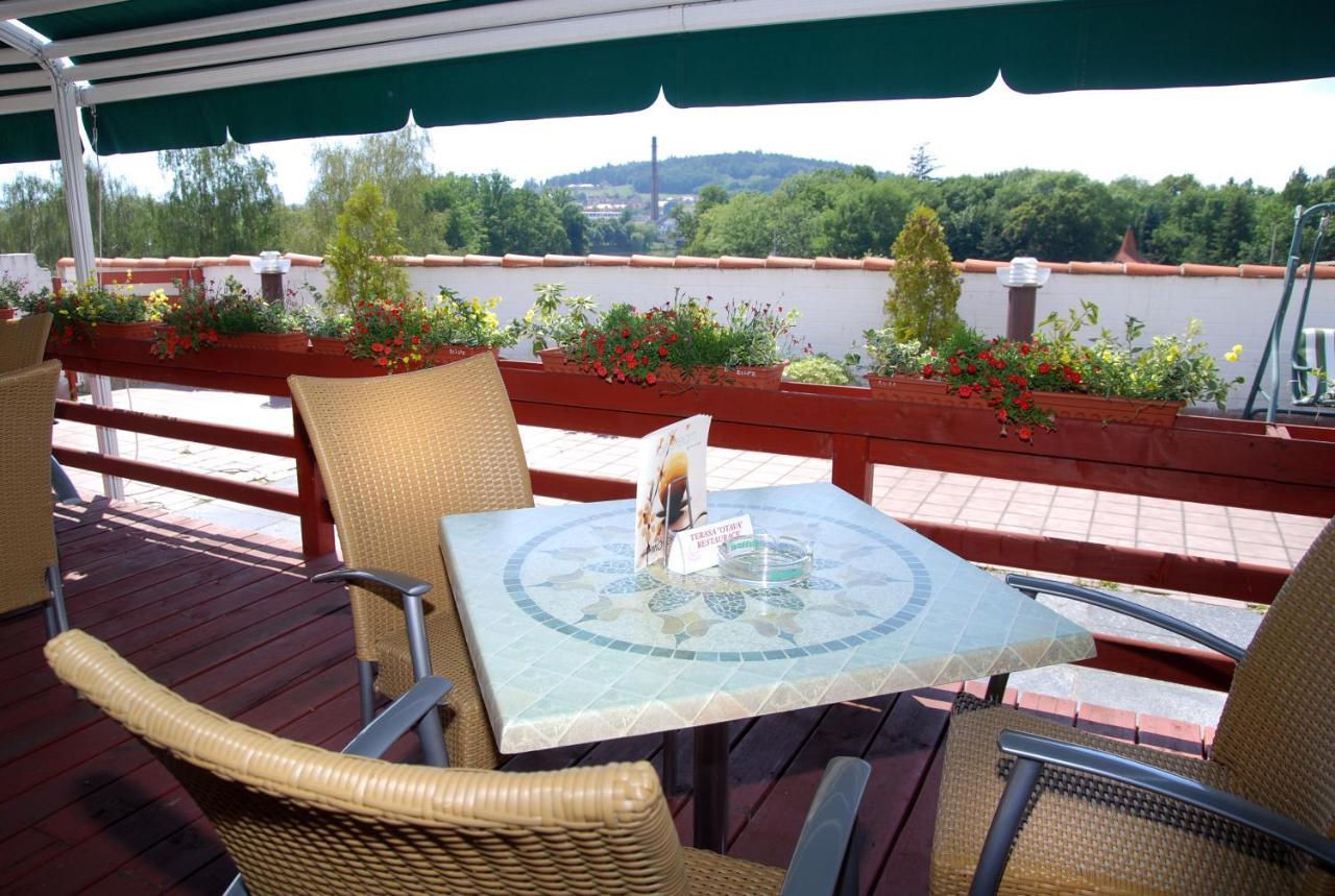 Hotel Bila Ruze Писек Экстерьер фото