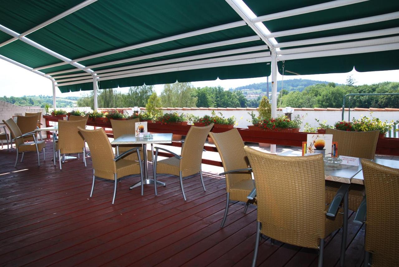 Hotel Bila Ruze Писек Экстерьер фото