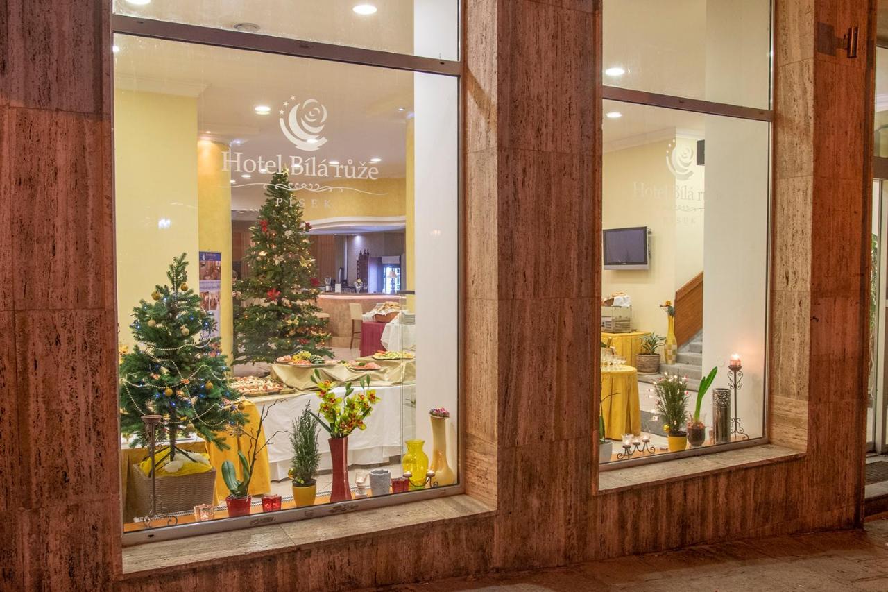 Hotel Bila Ruze Писек Экстерьер фото
