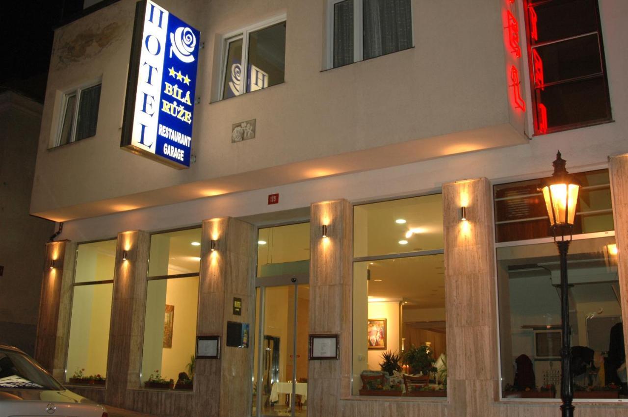 Hotel Bila Ruze Писек Экстерьер фото